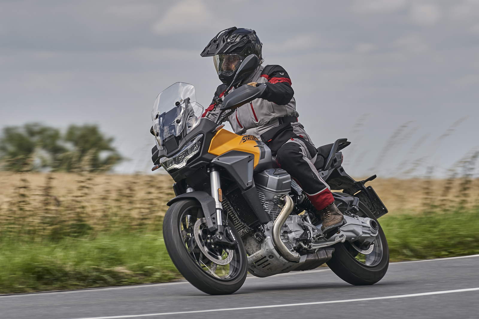 Honda Africa Twin CRF 1100 vs Moto Guzzi Stelvio